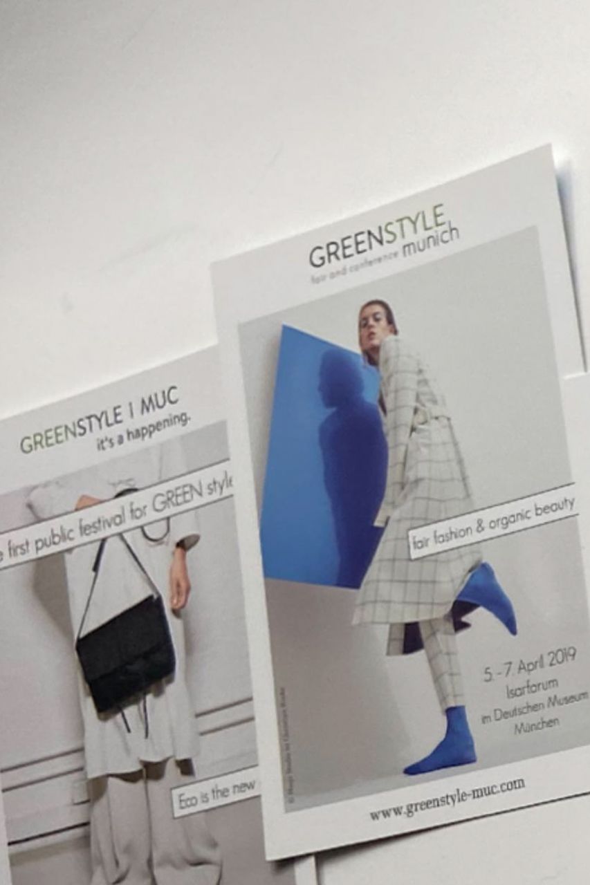 Einladungen zur GREENSTYLE Messe in München mit minimalistischen Fashionmotiven
